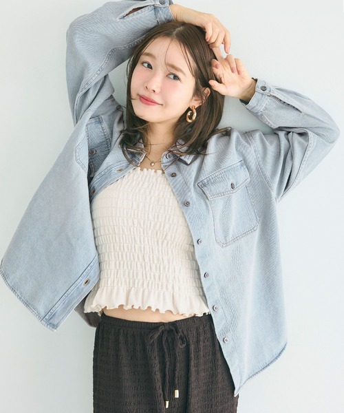 coca(coca)(コカ)の「オーバーサイズデニムシャツ(シャツ/ブラウス・レディース・ブルー/ライトブルー・M/L/S)」の6枚目の写真