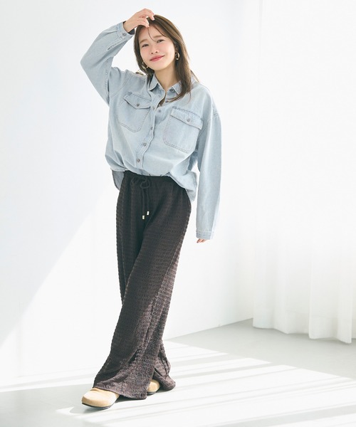 coca(coca)(コカ)の「オーバーサイズデニムシャツ(シャツ/ブラウス・レディース・ブルー/ライトブルー・M/L/S)」の7枚目の写真
