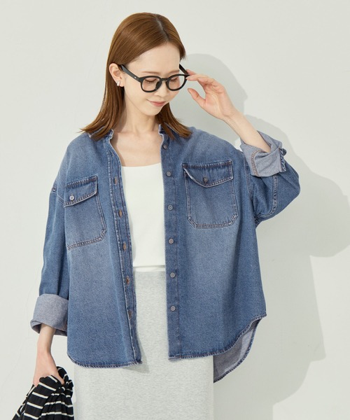 coca(coca)(コカ)の「オーバーサイズデニムシャツ(シャツ/ブラウス・レディース・ブルー/ライトブルー・M/L/S)」の9枚目の写真