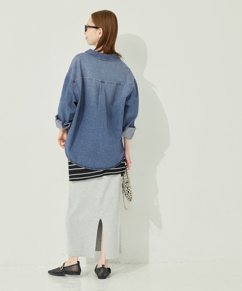 coca(coca)(コカ)の「オーバーサイズデニムシャツ(シャツ/ブラウス・レディース・ブルー/ライトブルー・M/L/S)」の11枚目の写真