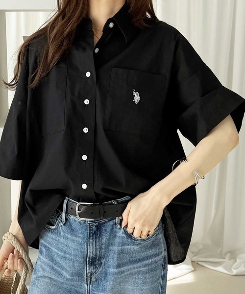 U.S. POLO ASSN.（ユーエスポロアッスン）の「GeeRA別注【U.S. POLO ASSN.】綿100％オーバーサイズ半袖シャツ（シャツ/ブラウス・レディース・ブラック/オフホワイト/ブルー系その他・MEDIUM/LARGE/X-LARGE）」の2枚目の写真