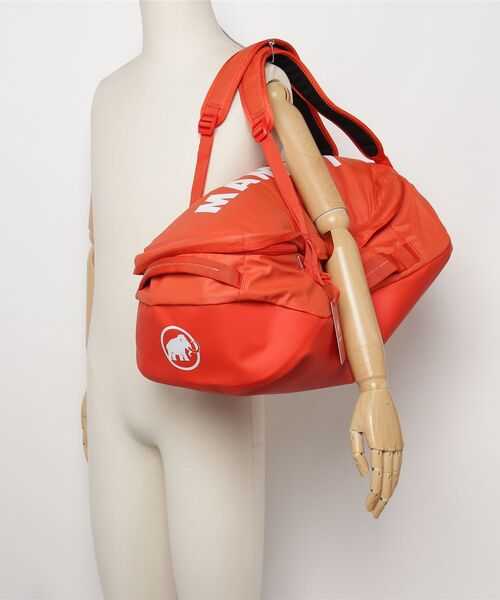 Mammut(マムート)の「【背負えるダッフルバッグ】カーゴ 35L / Cargo 35(ボストンバッグ・メンズ・レッド/ブラック・35L)」の7枚目の写真