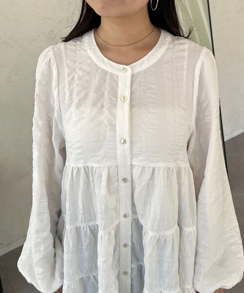 prose verse（プロズヴェール）の「シャーリングシアーティアードブラウス（シャツ/ブラウス・レディース・ブラック/サックスブルー/オフホワイト/ピンク/ベージュ・MEDIUM/LARGE）」の6枚目の写真