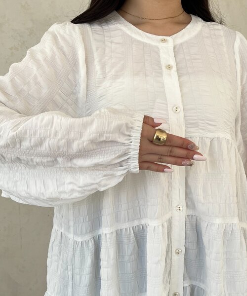 prose verse（プロズヴェール）の「シャーリングシアーティアードブラウス（シャツ/ブラウス・レディース・ブラック/サックスブルー/オフホワイト/ピンク/ベージュ・MEDIUM/LARGE）」の9枚目の写真