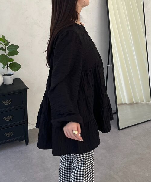 prose verse（プロズヴェール）の「シャーリングシアーティアードブラウス（シャツ/ブラウス・レディース・ブラック/サックスブルー/オフホワイト/ピンク/ベージュ・MEDIUM/LARGE）」の14枚目の写真