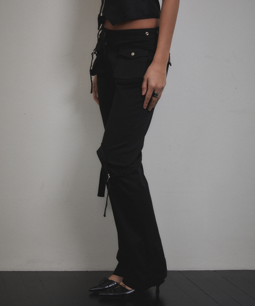 VOONT(ブント)の「Cargo Strap Pocket Pants (BLACK)(その他パンツ・レディース・ブラック・SMALL/MEDIUM)」の4枚目の写真