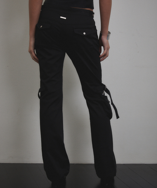 VOONT(ブント)の「Cargo Strap Pocket Pants (BLACK)(その他パンツ・レディース・ブラック・SMALL/MEDIUM)」の5枚目の写真