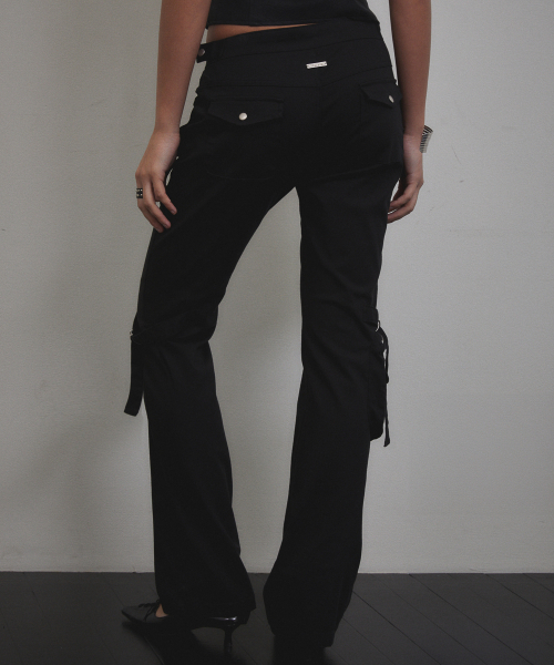 VOONT(ブント)の「Cargo Strap Pocket Pants (BLACK)(その他パンツ・レディース・ブラック・SMALL/MEDIUM)」の6枚目の写真