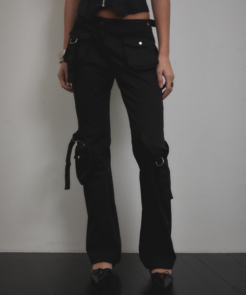 VOONT(ブント)の「Cargo Strap Pocket Pants (BLACK)(その他パンツ・レディース・ブラック・SMALL/MEDIUM)」の7枚目の写真