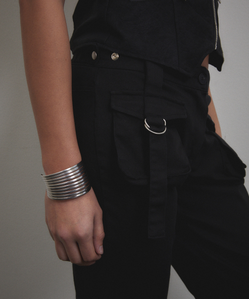 VOONT(ブント)の「Cargo Strap Pocket Pants (BLACK)(その他パンツ・レディース・ブラック・SMALL/MEDIUM)」の8枚目の写真
