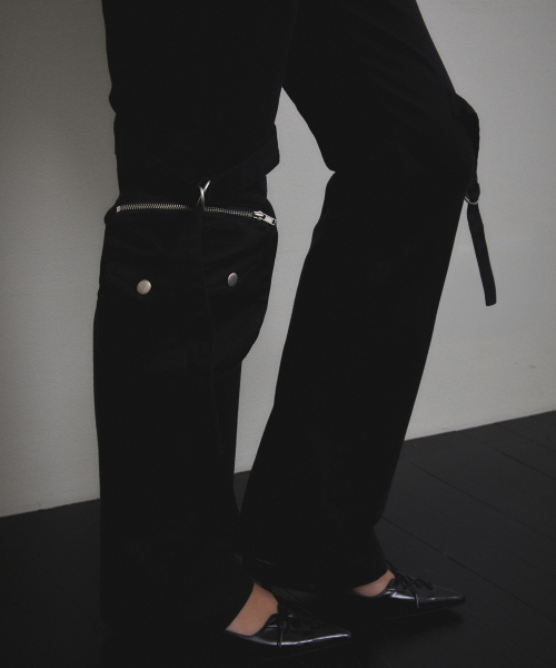 VOONT(ブント)の「Cargo Strap Pocket Pants (BLACK)(その他パンツ・レディース・ブラック・SMALL/MEDIUM)」の10枚目の写真