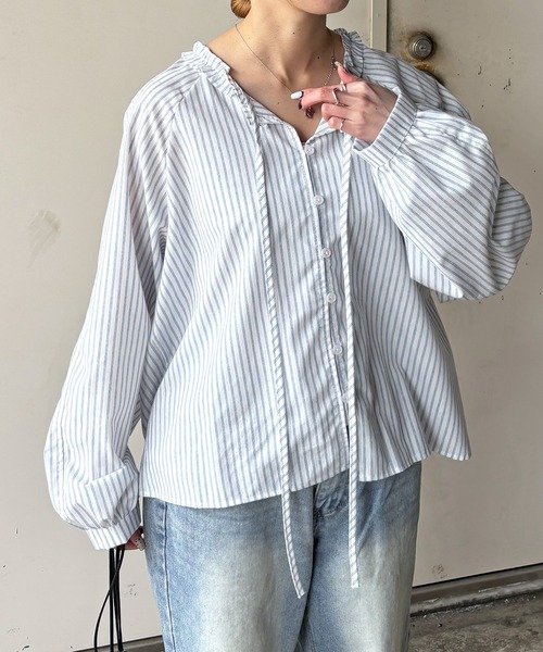 ISOOK（アイスー）の「【ISOOK / アイスー】フリルネックストライプブラウス / 柄シャツ 長袖 春服 春トップス ボタン ブルー ホワイト ZOZOTOWN限定（シャツ/ブラウス・レディース・ブルー/ホワイト・FREE）」の4枚目の写真