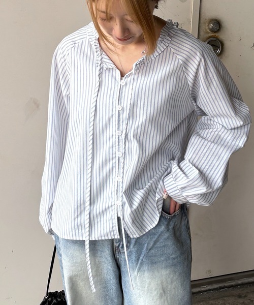 ISOOK（アイスー）の「【ISOOK / アイスー】フリルネックストライプブラウス / 柄シャツ 長袖 春服 春トップス ボタン ブルー ホワイト ZOZOTOWN限定（シャツ/ブラウス・レディース・ブルー/ホワイト・FREE）」の21枚目の写真