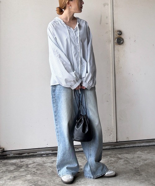 ISOOK（アイスー）の「【ISOOK / アイスー】フリルネックストライプブラウス / 柄シャツ 長袖 春服 春トップス ボタン ブルー ホワイト ZOZOTOWN限定（シャツ/ブラウス・レディース・ブルー/ホワイト・FREE）」の6枚目の写真