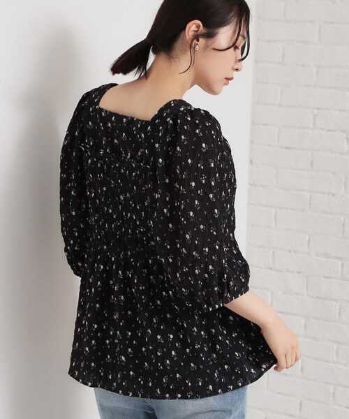 THE SHOP TK (ザ ショップ ティーケー )の「大人のフェミニンスタイルに 花柄楊柳シャーリングブラウス(シャツ/ブラウス・レディース・アイボリー系/ブラック系・12/13)」の8枚目の写真