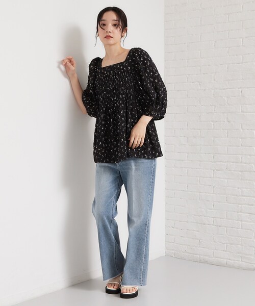 THE SHOP TK (ザ ショップ ティーケー )の「大人のフェミニンスタイルに 花柄楊柳シャーリングブラウス(シャツ/ブラウス・レディース・アイボリー系/ブラック系・12/13)」の9枚目の写真