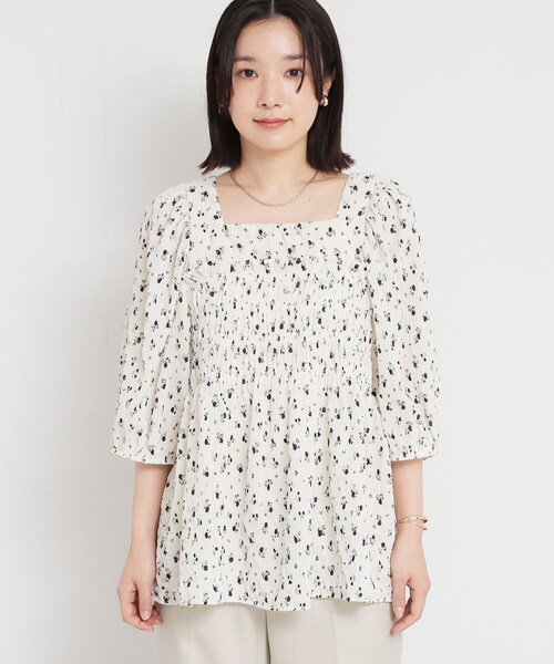 THE SHOP TK (ザ ショップ ティーケー )の「大人のフェミニンスタイルに 花柄楊柳シャーリングブラウス(シャツ/ブラウス・レディース・アイボリー系/ブラック系・12/13)」の11枚目の写真