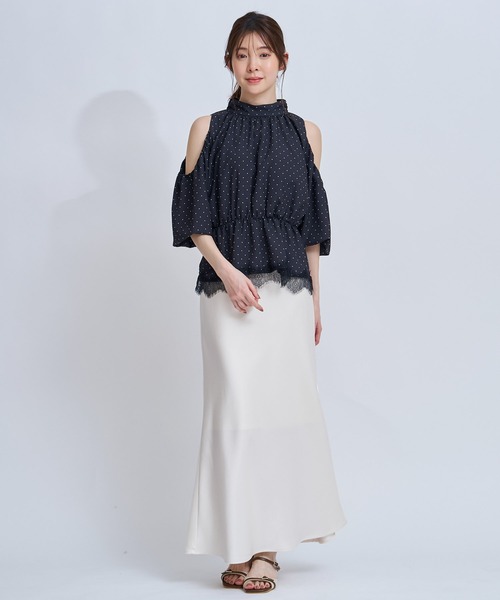 NOELA(ノエラ)の「サテンナロースカート(スカート・レディース・ベージュ/モカ・S/M)」の4枚目の写真