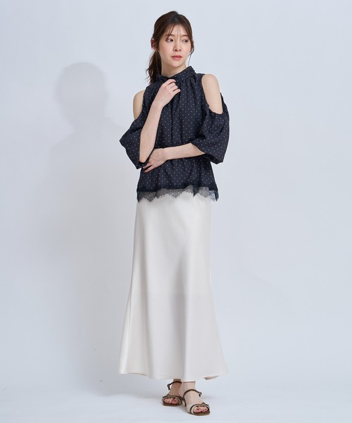 NOELA(ノエラ)の「サテンナロースカート(スカート・レディース・ベージュ/モカ・S/M)」の6枚目の写真