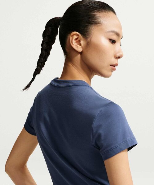 NIKE(ナイキ)の「ナイキ スポーツウェア チル ニット ウィメンズ スリム クロップド Tシャツ / Nike Sportswear Chill Knit Women's Slim Cropped T-Shirt IR7841-461 Mystic Navy(Tシャツ/カットソー・レディース・ブルー系その他・M/XS/XL/S/L)」の9枚目の写真