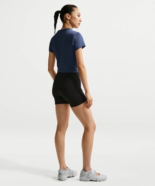 NIKE(ナイキ)の「ナイキ スポーツウェア チル ニット ウィメンズ スリム クロップド Tシャツ / Nike Sportswear Chill Knit Women's Slim Cropped T-Shirt IR7841-461 Mystic Navy(Tシャツ/カットソー・レディース・ブルー系その他・M/XS/XL/S/L)」の12枚目の写真