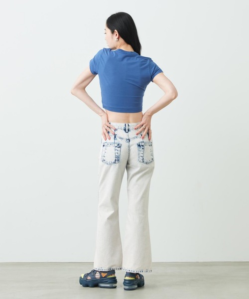NIKE(ナイキ)の「ナイキ スポーツウェア チル ニット ウィメンズ スリム クロップド Tシャツ / Nike Sportswear Chill Knit Women's Slim Cropped T-Shirt IR7841-461 Mystic Navy(Tシャツ/カットソー・レディース・ブルー系その他・M/XS/XL/S/L)」の6枚目の写真