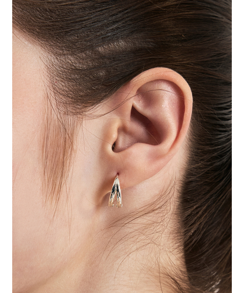 HEI（ヘイ）の「edge double v one-touch earring（ピアス（両耳用）・レディース・ホワイト・FREE）」の2枚目の写真
