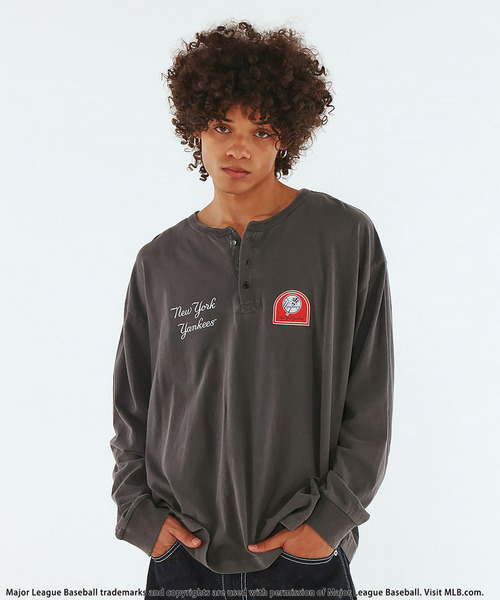 BACK TO THE FIELD（バック トゥー ザ フィールド）の「【MLB】Henley Long Sleeve Tee（Tシャツ/カットソー・メンズ・ホワイト/レッド/ブラック・MEDIUM/LARGE/XL）」の2枚目の写真