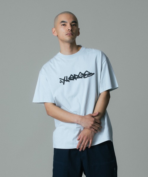 XLARGE(エクストララージ)の「TAGGING S/S TEE(Tシャツ/カットソー・メンズ・グレー/ホワイト/ブラック・S/M/L/XL)」の3枚目の写真