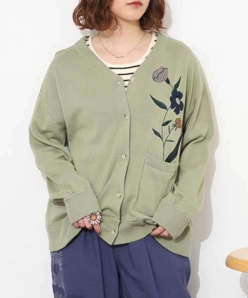 Emago(イマゴ)の「EMAGO 植木鉢花刺繍カーデ 長袖(カーディガン/ボレロ・レディース・アイボリー/オリーブ・FREE)」の2枚目の写真