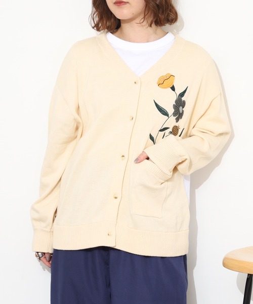 Emago(イマゴ)の「EMAGO 植木鉢花刺繍カーデ 長袖(カーディガン/ボレロ・レディース・アイボリー/オリーブ・FREE)」の3枚目の写真