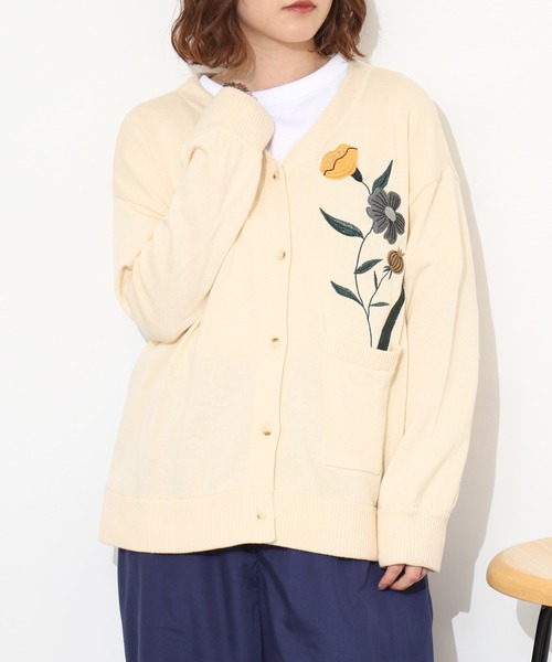 Emago(イマゴ)の「EMAGO 植木鉢花刺繍カーデ 長袖(カーディガン/ボレロ・レディース・アイボリー/オリーブ・FREE)」の5枚目の写真