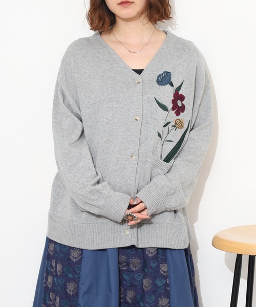 Emago(イマゴ)の「EMAGO 植木鉢花刺繍カーデ 長袖(カーディガン/ボレロ・レディース・アイボリー/オリーブ・FREE)」の14枚目の写真