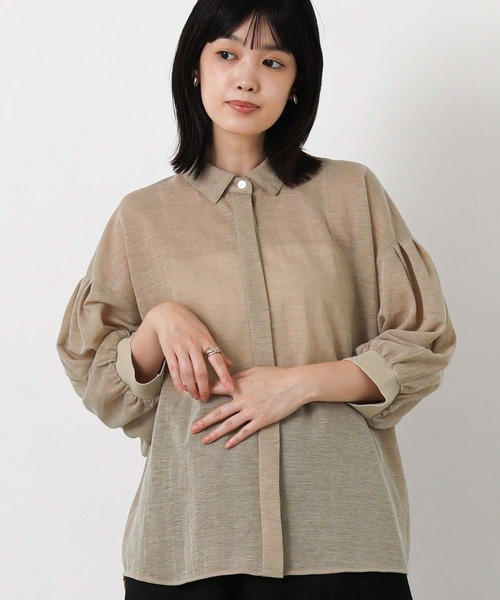 Gready Brilliant(グレディブリリアン)の「シアー天竺衿付きパフスリーブカットソー(Tシャツ/カットソー・レディース・コーラルピンク/ブラック/オフホワイト/ベージュ・FREE)」の3枚目の写真