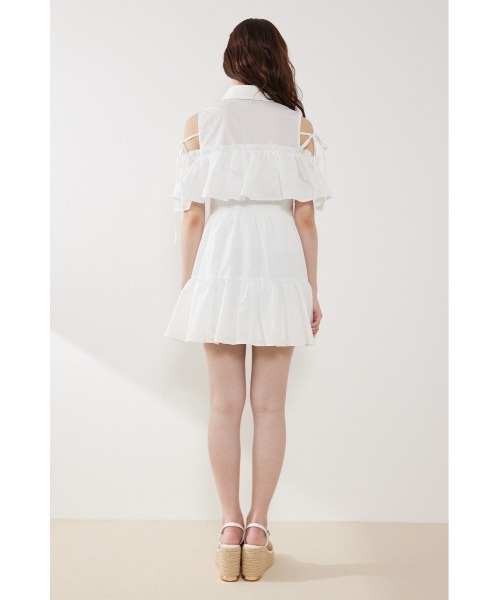 rienda(リエンダ)の「オフショルフリルティアードミニワンピース春服 夏服(シャツワンピース・レディース・ブラック/ライトブルー/ホワイト・SMALL/MEDIUM)」の14枚目の写真