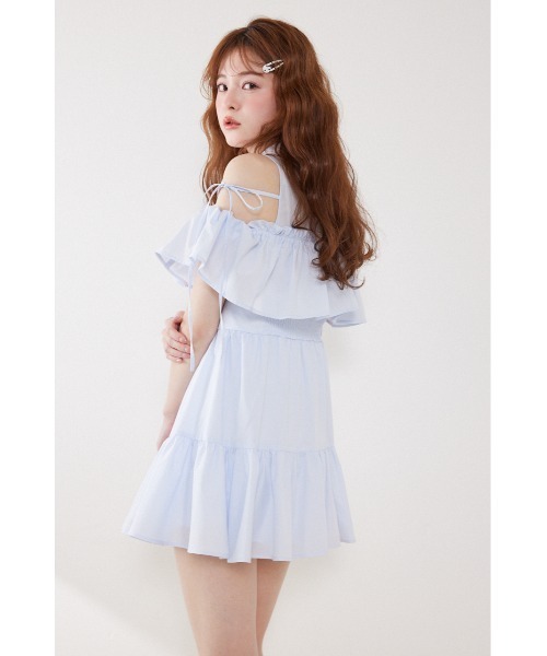 rienda(リエンダ)の「オフショルフリルティアードミニワンピース春服 夏服(シャツワンピース・レディース・ブラック/ライトブルー/ホワイト・SMALL/MEDIUM)」の6枚目の写真
