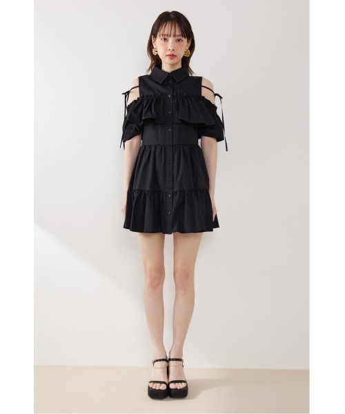 rienda(リエンダ)の「オフショルフリルティアードミニワンピース春服 夏服(シャツワンピース・レディース・ブラック/ライトブルー/ホワイト・SMALL/MEDIUM)」の4枚目の写真