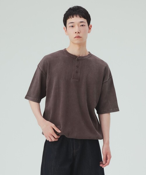 BEAMS HEART(ビームスハート)の「【7/9値下げ】加工 ヘンリーネック ワッフル Tシャツ(ユニセックス)(Tシャツ/カットソー・メンズ・ブラック/ブラウン・SMALL/MEDIUM/LARGE)」の4枚目の写真