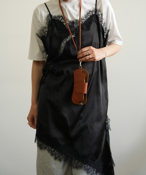 Kotoe(コトエ)の「アシンメトリー サテンレースキャミソール ワンピース(ワンピース・レディース・ブラウン/ブラック/オフホワイト・FREE)」の22枚目の写真