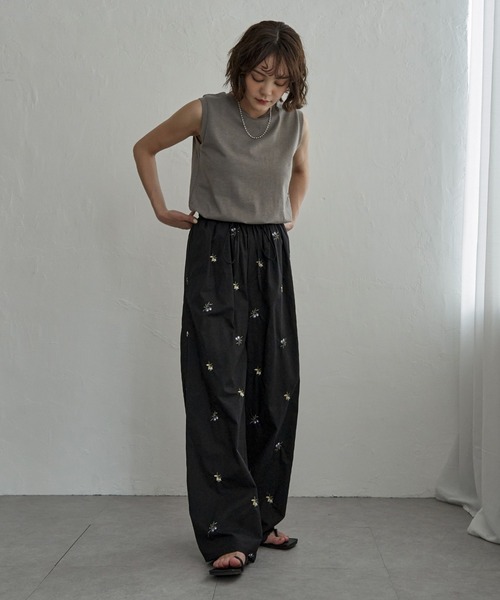 notch.(ノッチ)の「花柄刺繍イージーパンツ(その他パンツ・レディース・ブラウン/ブラック・M/TM)」の5枚目の写真