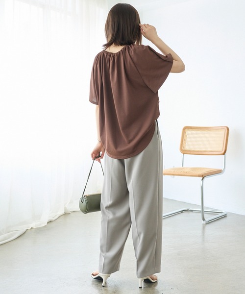 LAVEANGE(ラビアンジェ)の「【好機能シリーズ】汗シミ防止・接触冷感・吸水速乾・UVカット・遮熱・透け防止|エアリードライギャザーフレアプルオーバー|ひんやり/体型カバー(Tシャツ/カットソー・レディース・ブラック/ブラウン/ライトベージュ・M/5L/4L/3L/LL)」の4枚目の写真