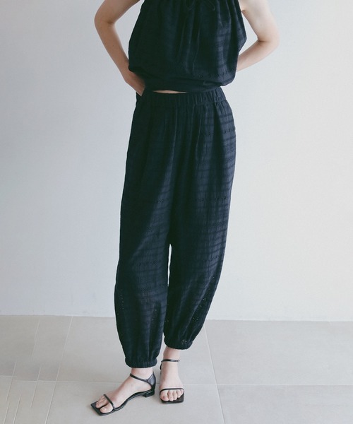 MANOF(マノフ)の「EMBROIDERY LACE JOGGER PANTS(その他パンツ・レディース・ホワイト/ブラック・S/M)」の11枚目の写真