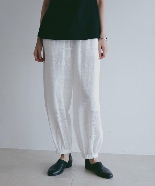 MANOF(マノフ)の「EMBROIDERY LACE JOGGER PANTS(その他パンツ・レディース・ホワイト/ブラック・S/M)」の5枚目の写真