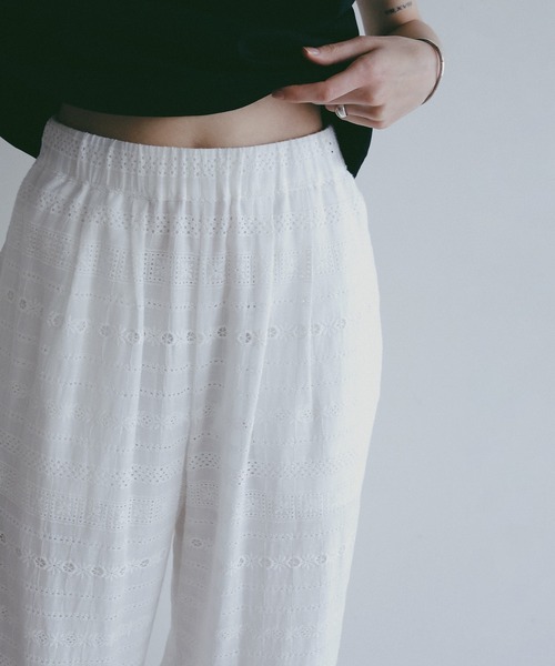 MANOF(マノフ)の「EMBROIDERY LACE JOGGER PANTS(その他パンツ・レディース・ホワイト/ブラック・S/M)」の9枚目の写真