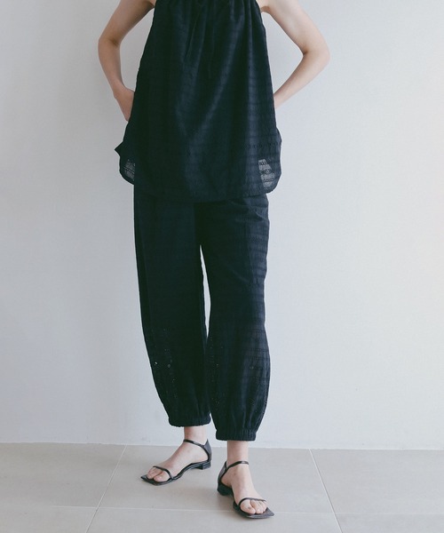 MANOF(マノフ)の「EMBROIDERY LACE JOGGER PANTS(その他パンツ・レディース・ホワイト/ブラック・S/M)」の13枚目の写真