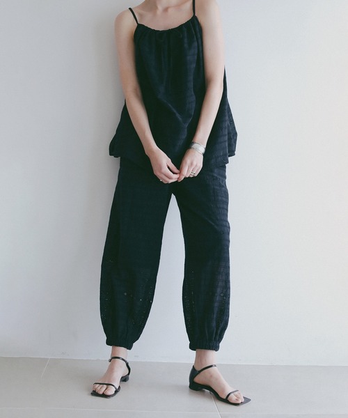 MANOF(マノフ)の「EMBROIDERY LACE JOGGER PANTS(その他パンツ・レディース・ホワイト/ブラック・S/M)」の14枚目の写真