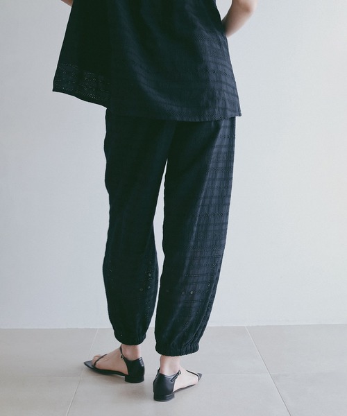 MANOF(マノフ)の「EMBROIDERY LACE JOGGER PANTS(その他パンツ・レディース・ホワイト/ブラック・S/M)」の17枚目の写真