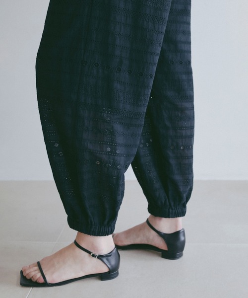 MANOF(マノフ)の「EMBROIDERY LACE JOGGER PANTS(その他パンツ・レディース・ホワイト/ブラック・S/M)」の18枚目の写真