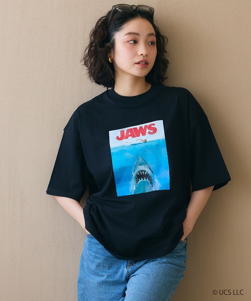 Universal Filmarket(ユニバーサルフィルマーケット)の「【JAWS/ジョーズ】ヴィンテージライクビッグシルエット半袖Tシャツ/ Over Harf Sleeve T-shirt《UNISEX》(Tシャツ/カットソー・レディース・ブラック/ホワイト・XL/M/L)」の1枚目の写真
