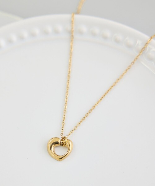 ROPE' PICNIC(ロペピクニック)の「ステンレスハートモチーフトップショートネックレス(ネックレス・レディース・ゴールド/シルバー・FREE)」の1枚目の写真